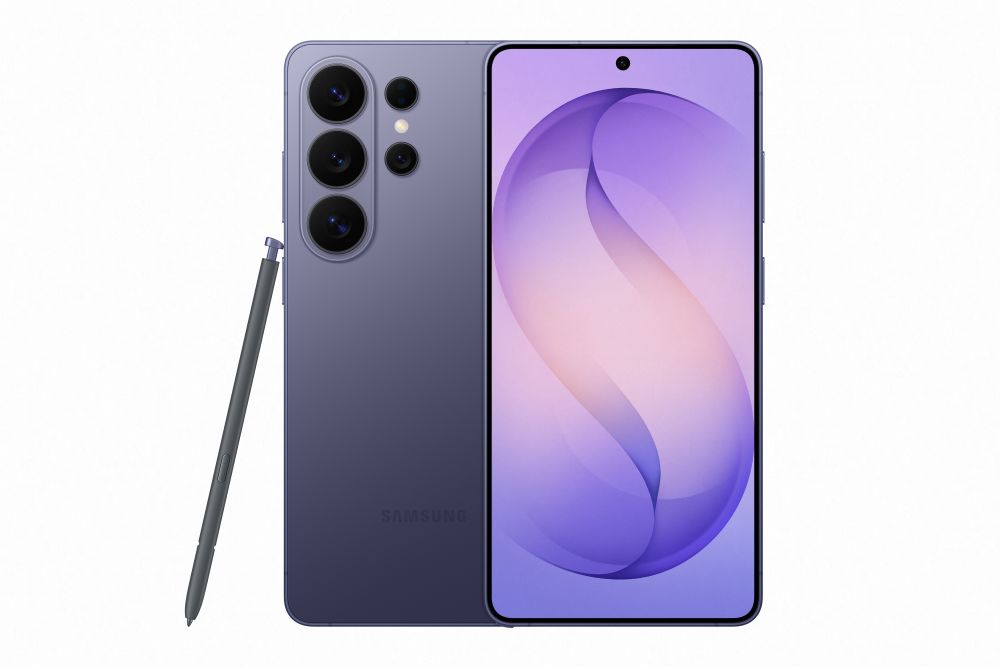 Samsung Galaxy S26 Ultra in Cobalt Violet von vorne und hinten mit S Pen.